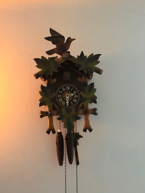Pendule à coucou en bois