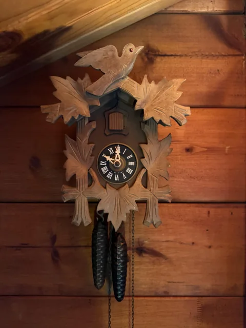 Pendule à coucou en bois