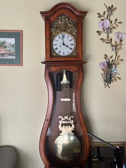 Horloge à balancier dans son meuble