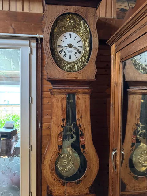 Horloge à balancier dans son meuble