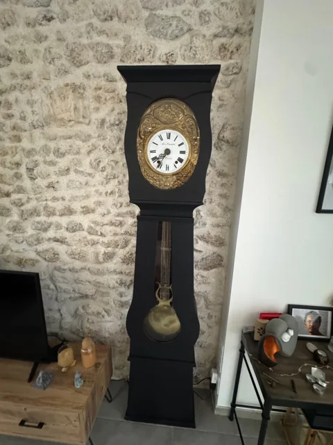 Horloge à balancier dans son meuble