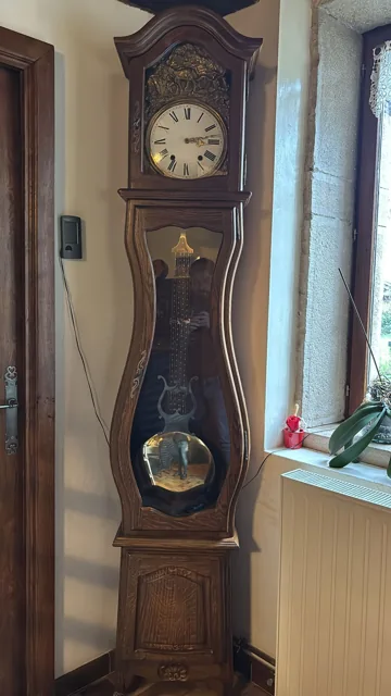 Horloge à balancier dans son meuble