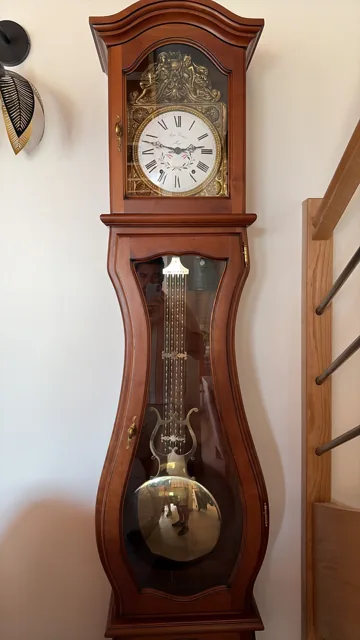 Horloge à balancier dans son meuble