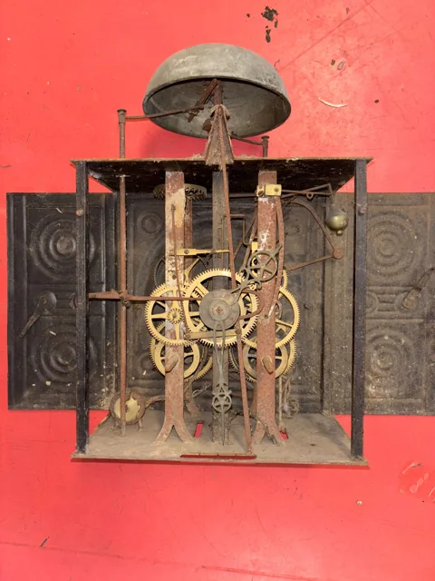 Mécanisme d’horlogerie avec rouages visibles