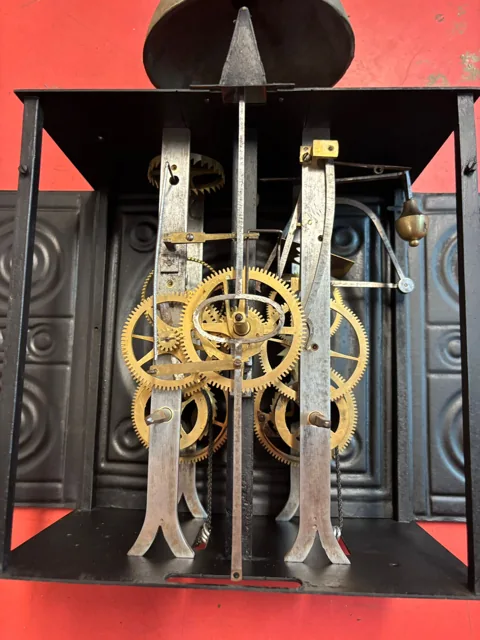 Mécanisme d’horlogerie avec rouages visibles